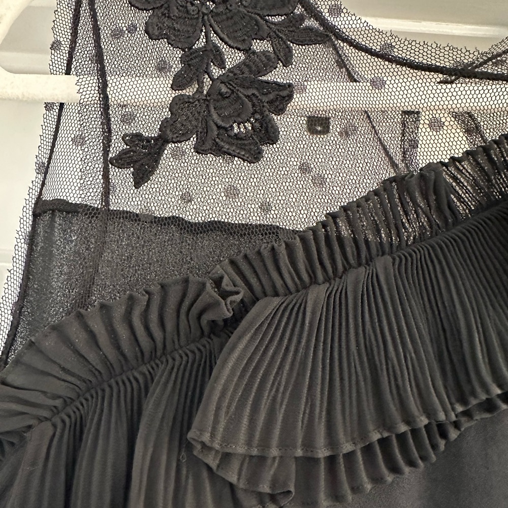 BCBGMaxAzria Elegant Black Ruffled Cocktail Dress with Lace, Sleeveless, Size M - Picture 5 of 12